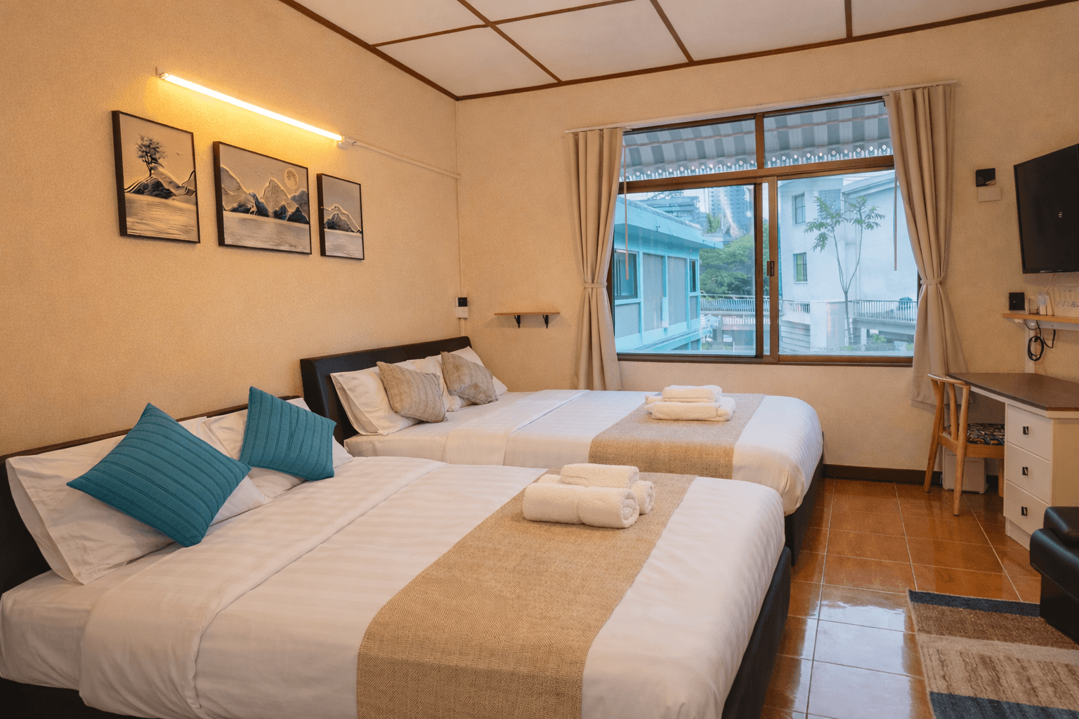 CozyOnTop PhayaThai BTS Hidden Vintage bedroom view