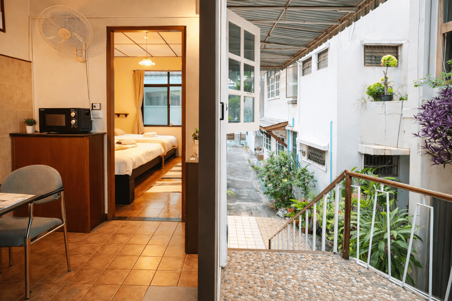 Entrance to the PhayaThai BTS Hidden Vintage CozyOnTop listing